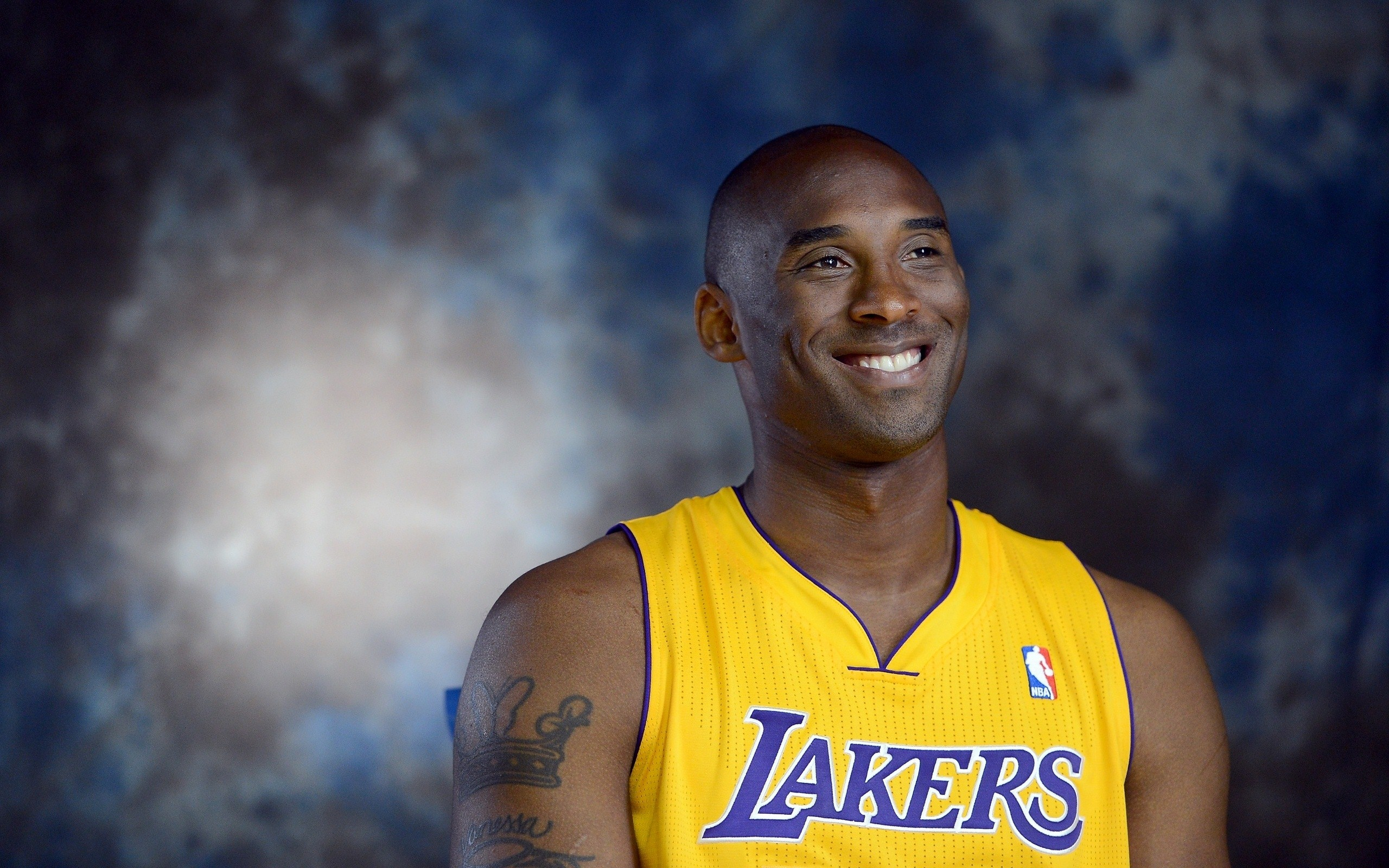 透露自己是 透露自己是